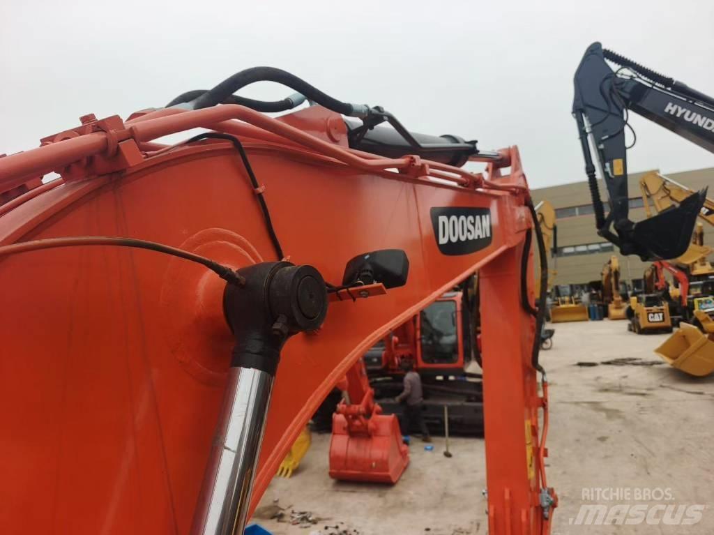 Doosan DX 140 Raupenbagger