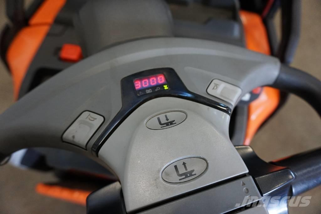 Toyota SPE200D Deichselstapler
