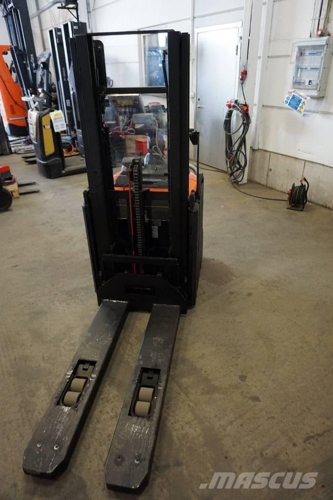 Toyota SPE200D Deichselstapler