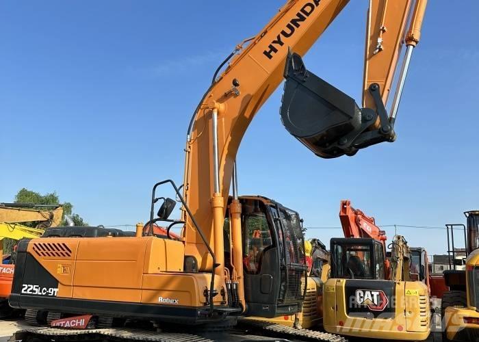 Hyundai 225 Raupenbagger