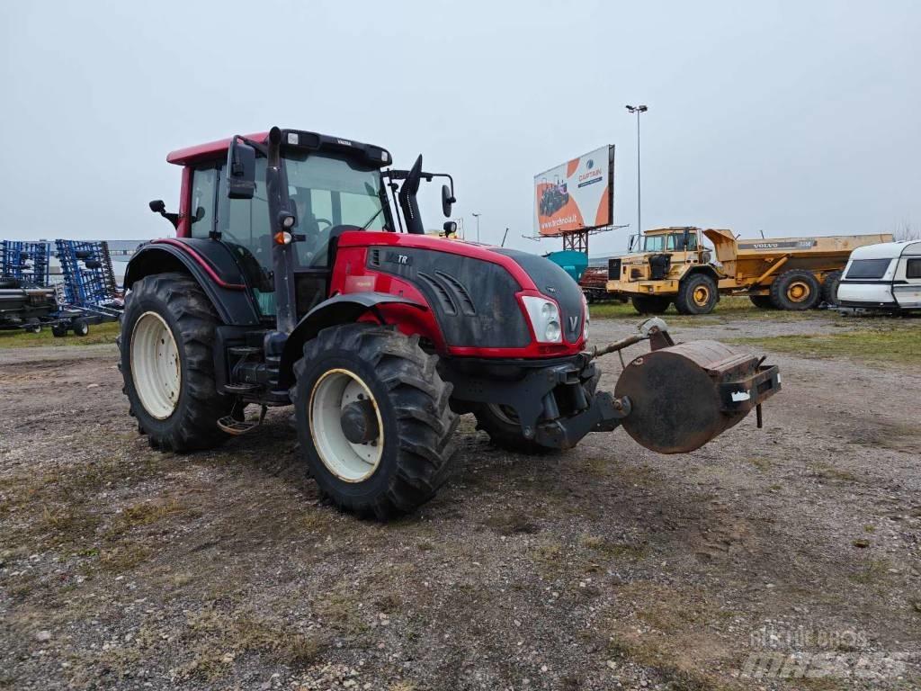 Valtra T 193 Traktoren