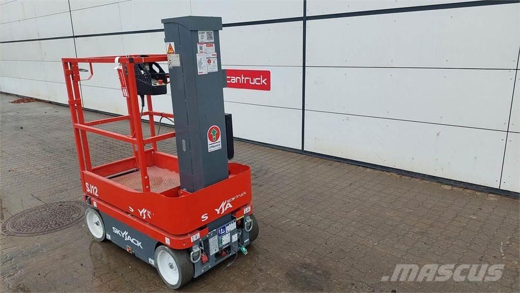 SkyJack SJ12 Personenaufzüge