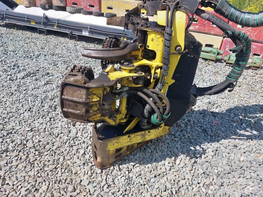John Deere 1470G Harvester