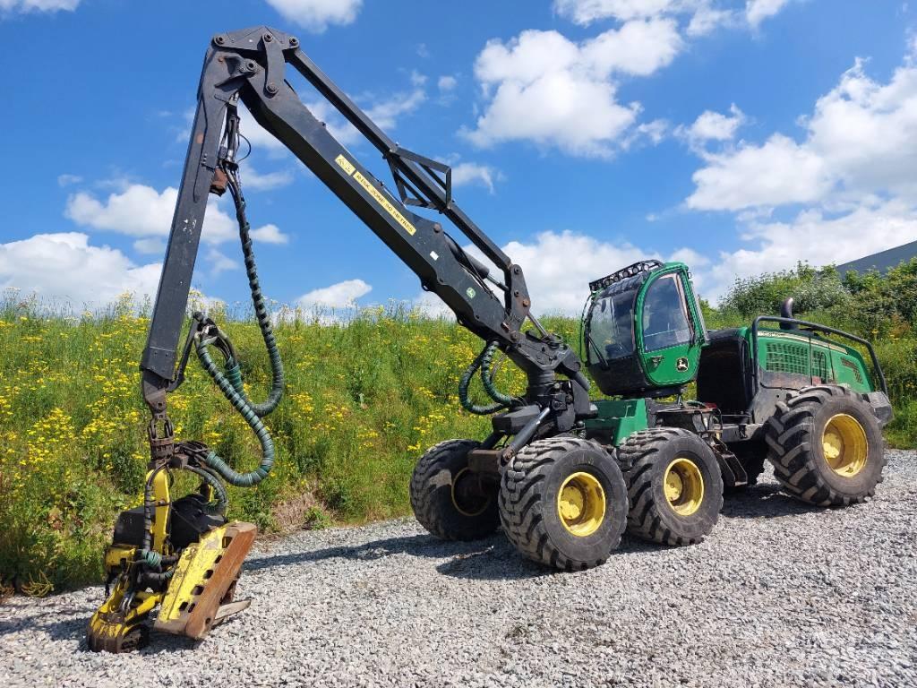 John Deere 1470G Harvester