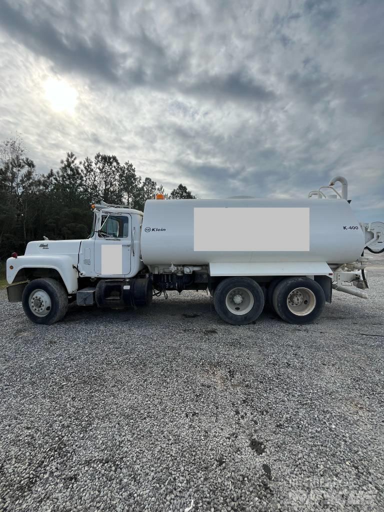 Mack RD 688 Wassertanker