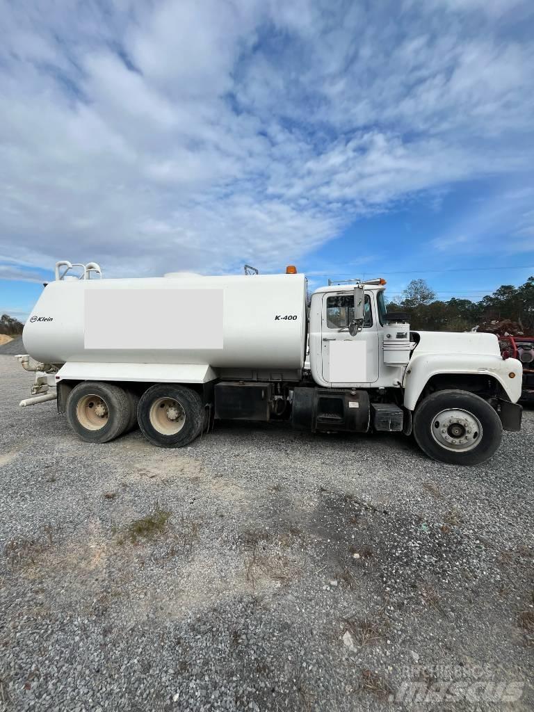Mack RD 688 Wassertanker