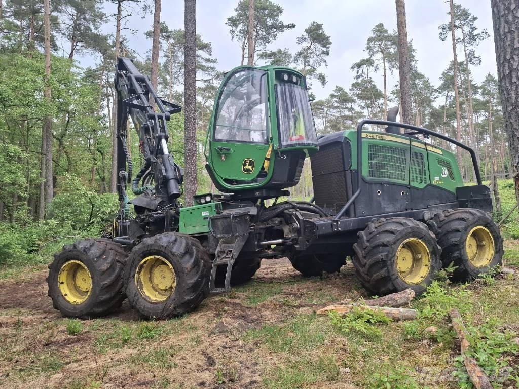 John Deere 1270 G Harvester