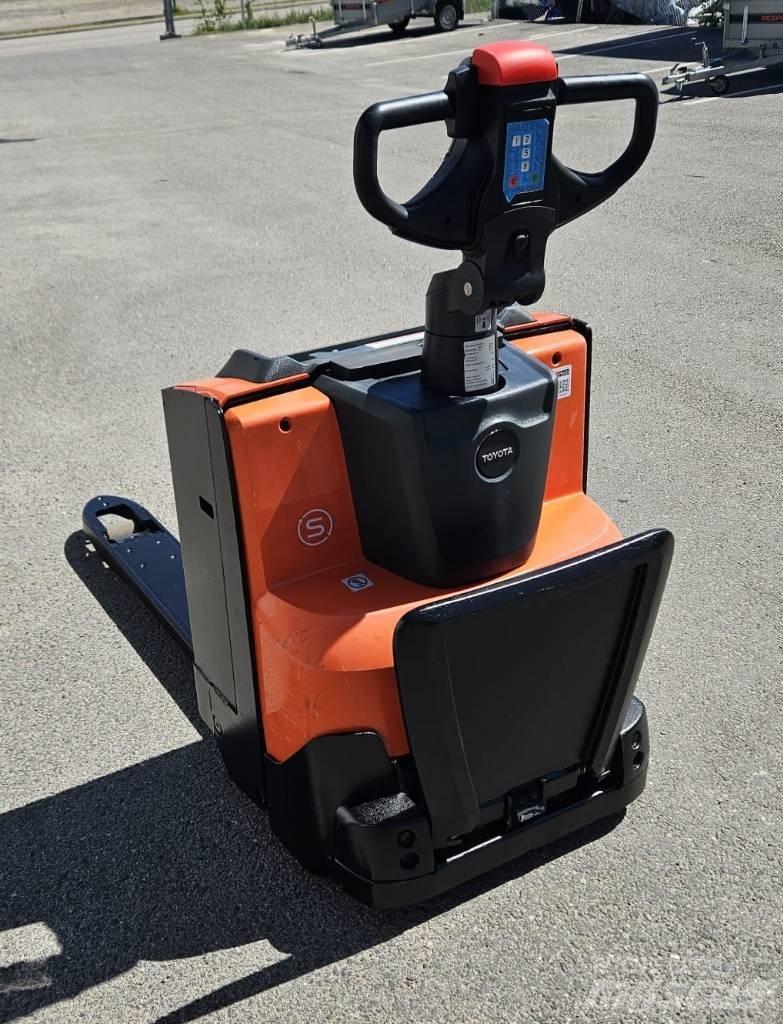Toyota LWE 200 Gabelstapler mit Fahrerstand