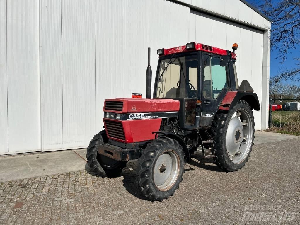 Case IH 745XL Traktoren