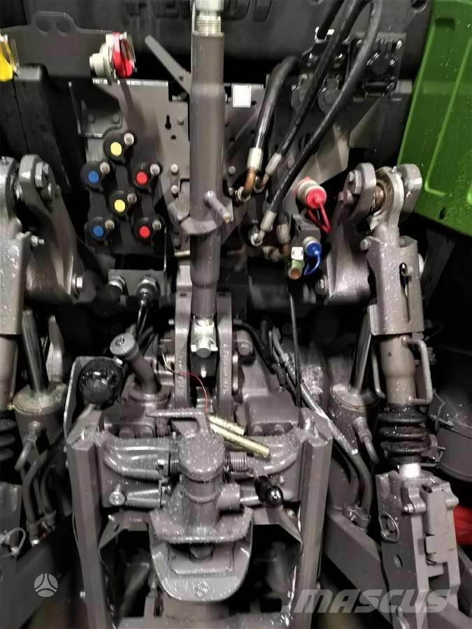 Fendt 718 Vario Traktoren