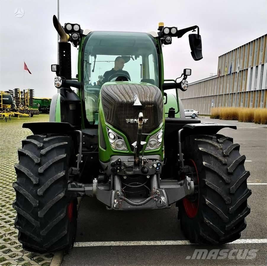 Fendt 718 Vario Traktoren