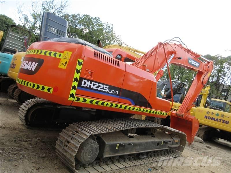 Doosan 225 LC Raupenbagger