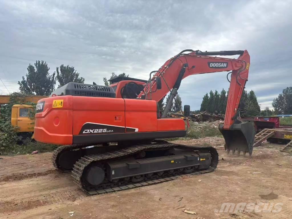Doosan DX 225 Raupenbagger