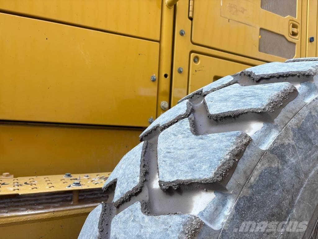 CAT 150 Grader