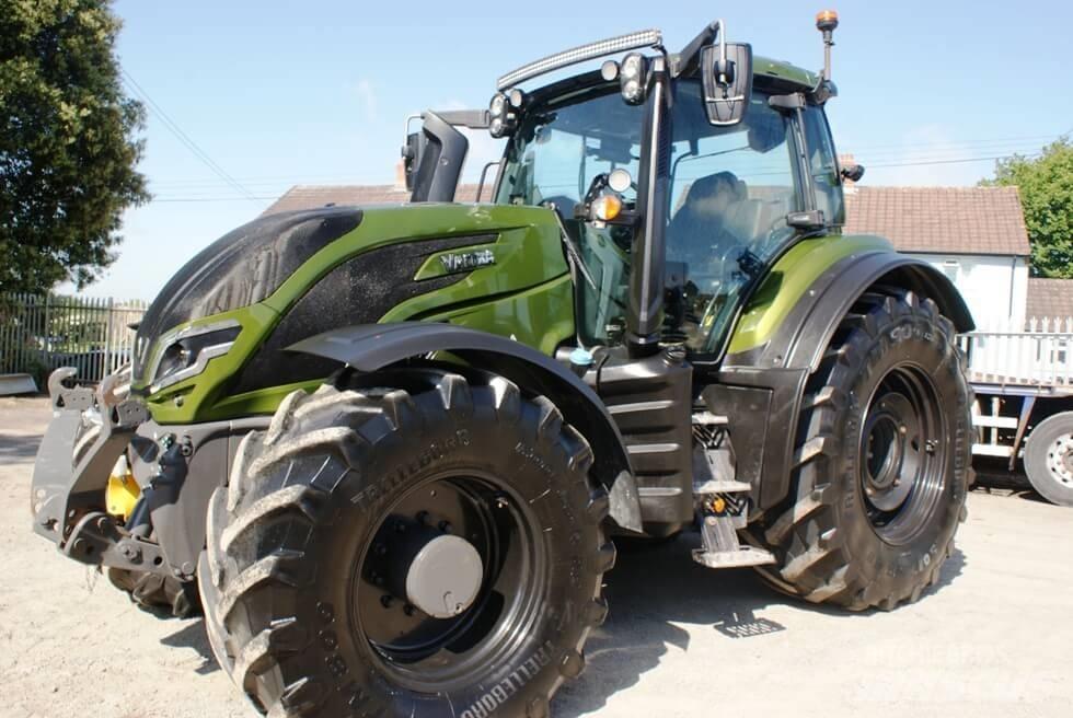 Valtra T 235 D Traktoren