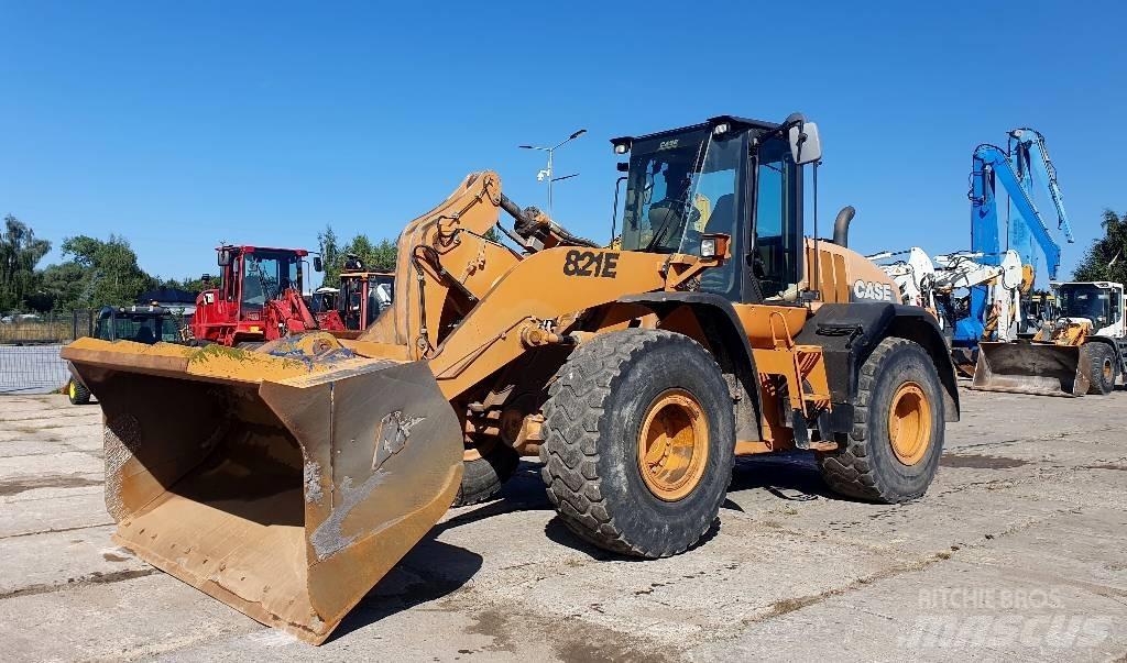 CASE 821 E Radlader