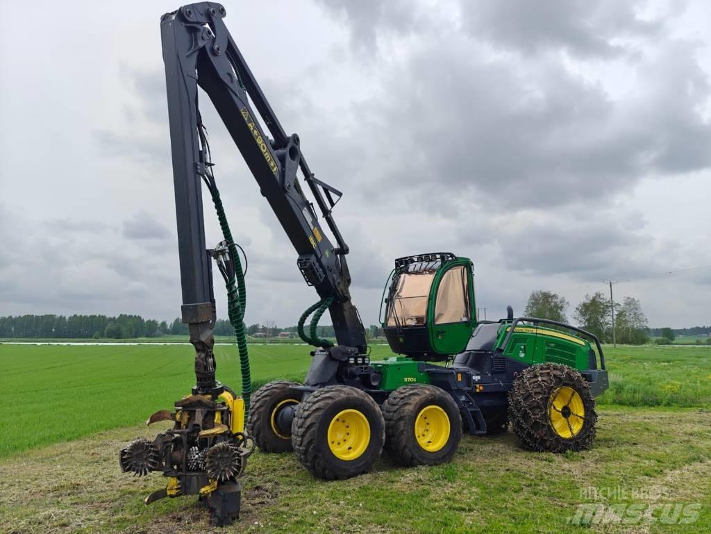 John Deere 1170 G Harvester