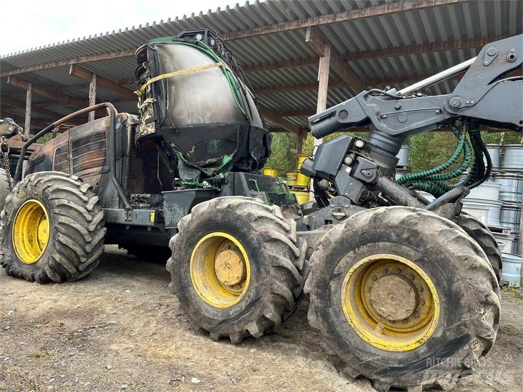 John Deere 1470G Harvester