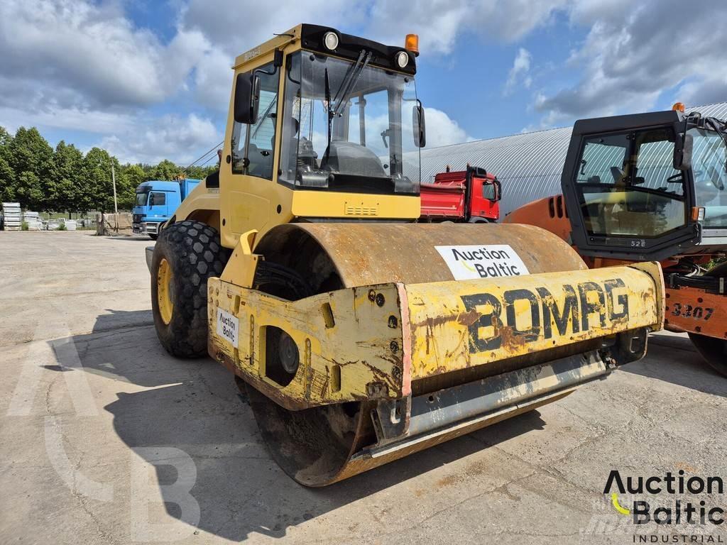 Bomag BW 211 D-4 Walzenzüge