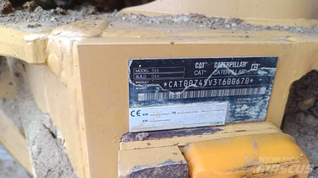 CAT 745 Dumper - Knickgelenk