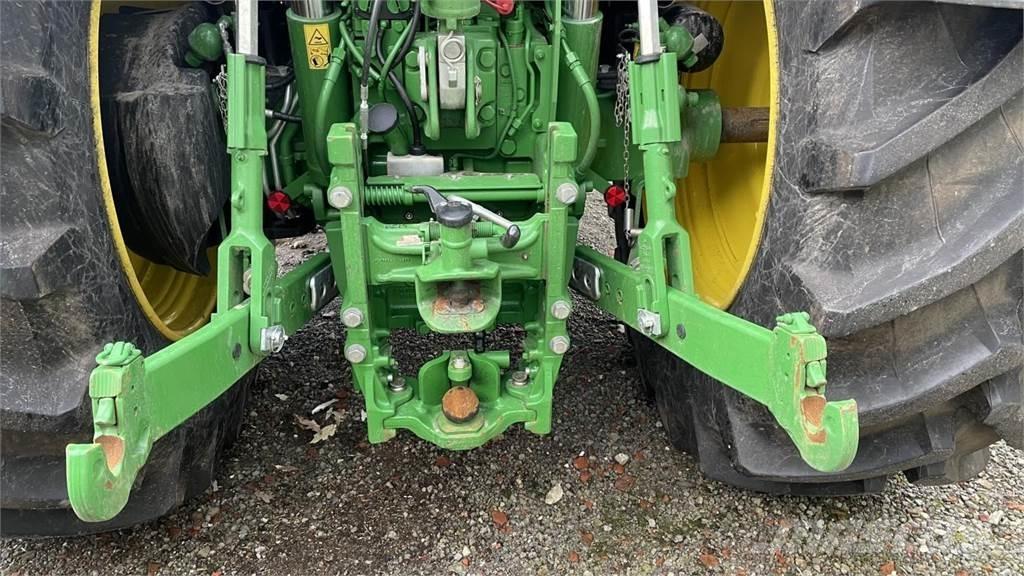 John Deere 6R215 Traktoren