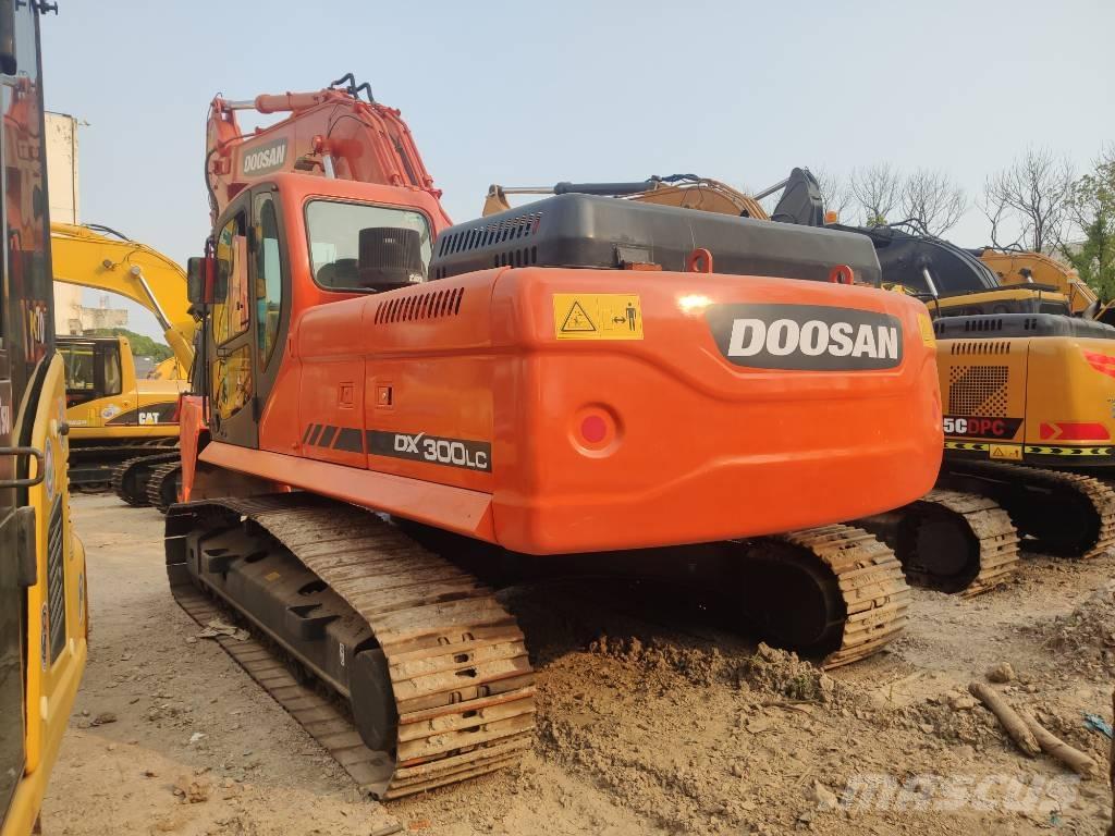 Doosan DX 300 Raupenbagger