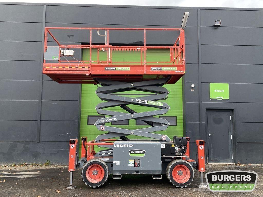 SkyJack SJ6832 RTE Scheren-Arbeitsbühnen