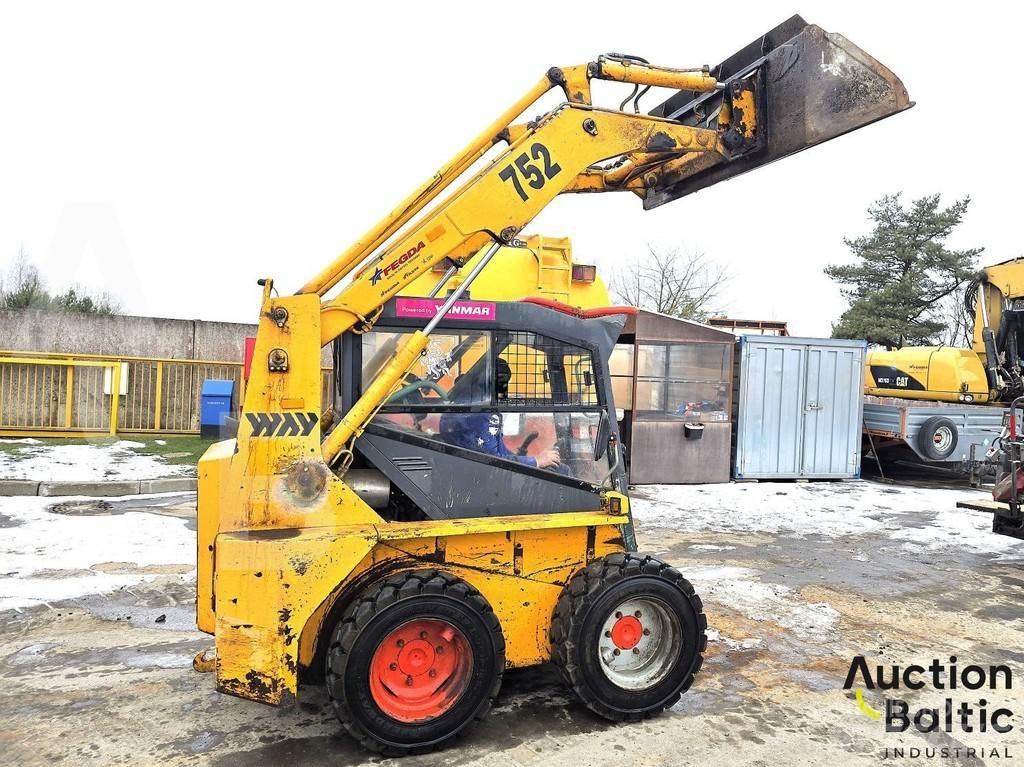 Locust 752 Kompaktlader