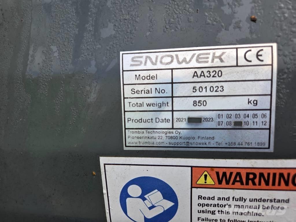 Snowek AA 320 Schneeschilde und -pflüge