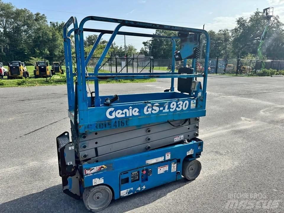 Genie GS 1930 Scheren-Arbeitsbühnen