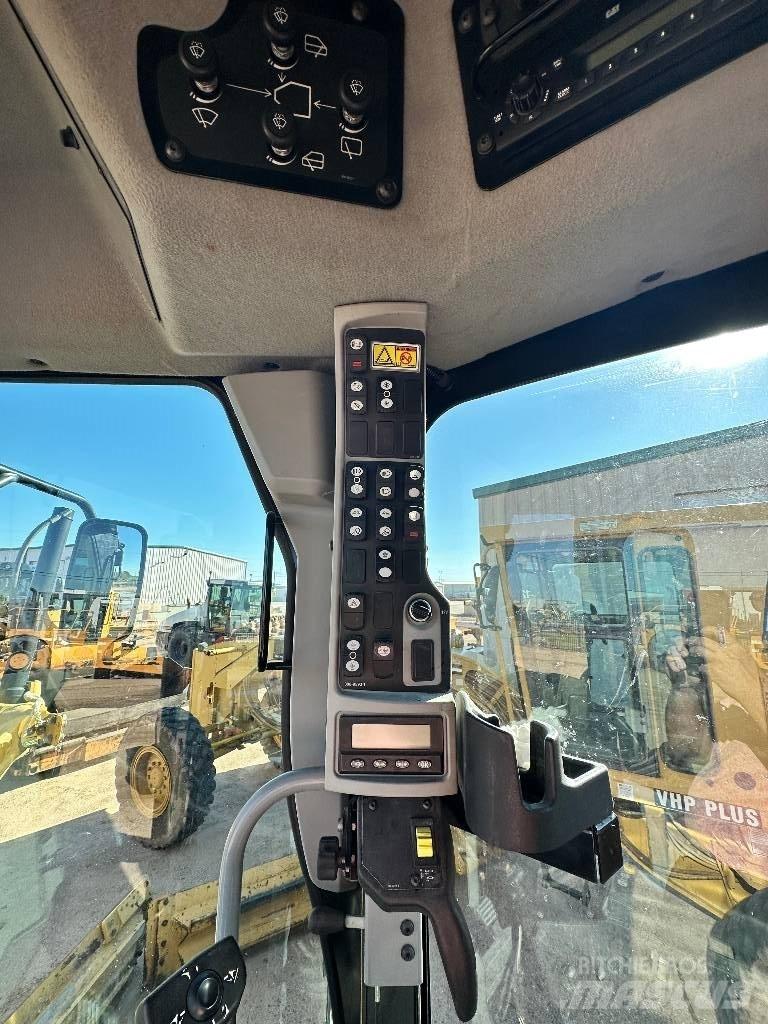 CAT 12 M 2 Grader