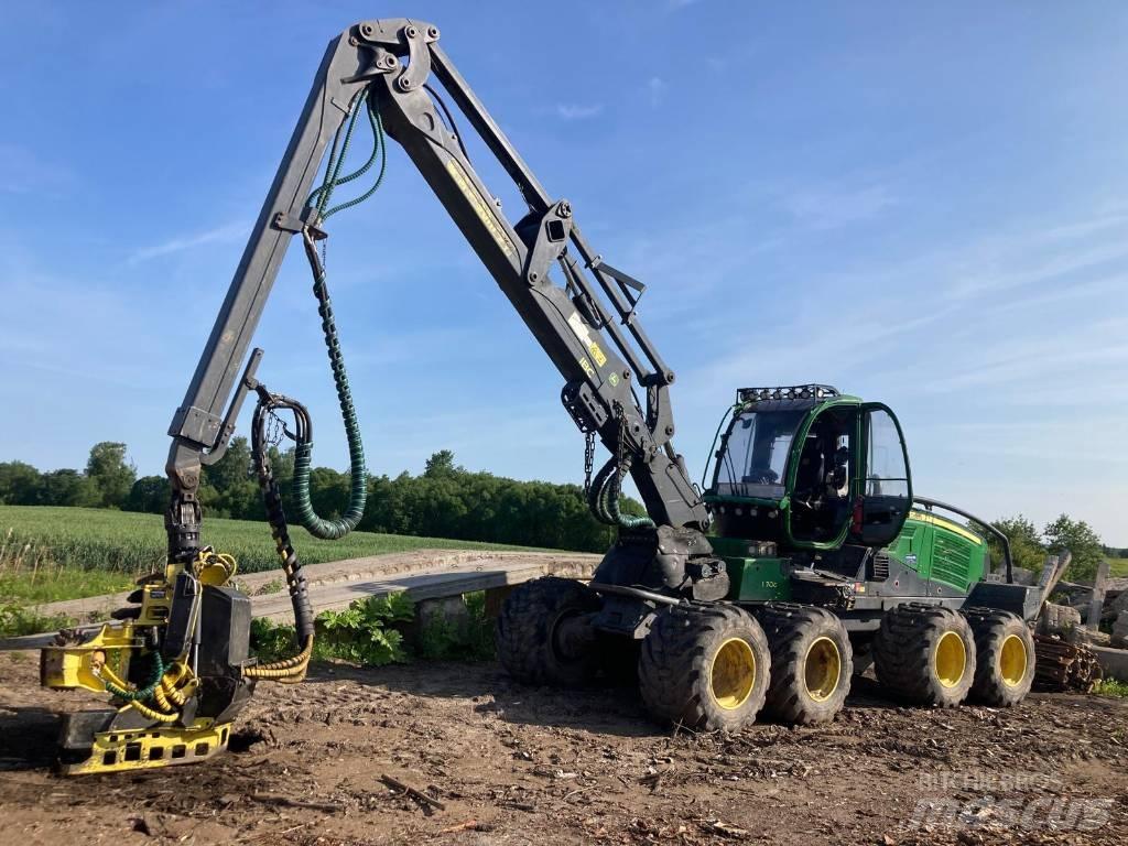 John Deere 1170 G Harvester