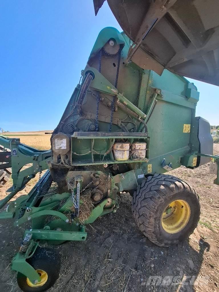 John Deere V461M Rundballenpressen