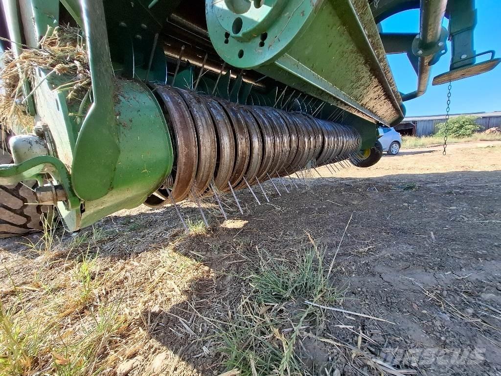 John Deere V461M Rundballenpressen