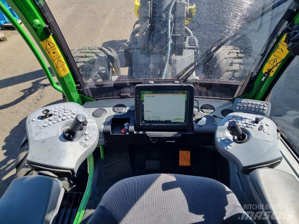 John Deere 1470 G Harvester