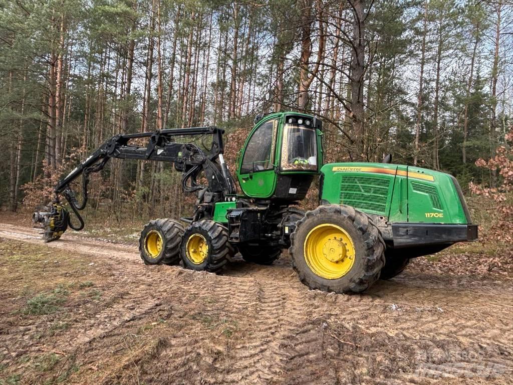John Deere 1170 E Harvester