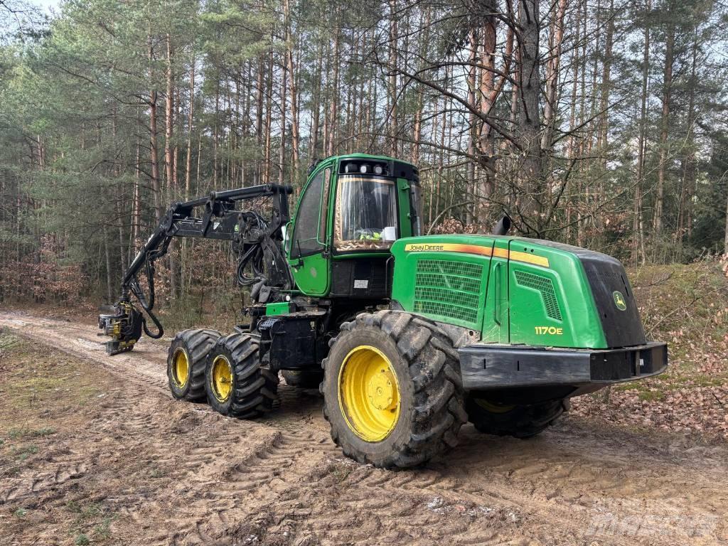 John Deere 1170 E Harvester