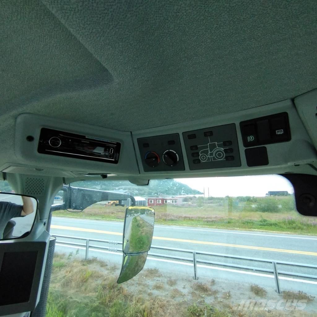 CLAAS Axion 830 Traktoren