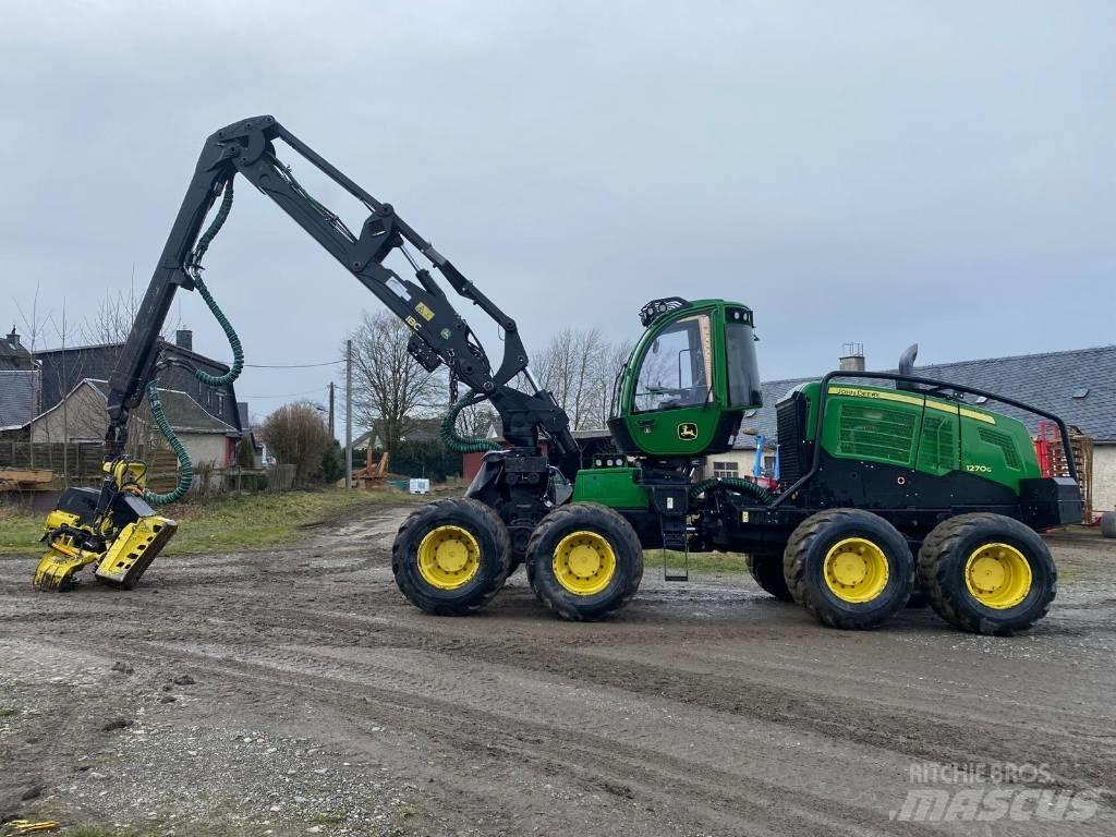 John Deere 1270 G Harvester