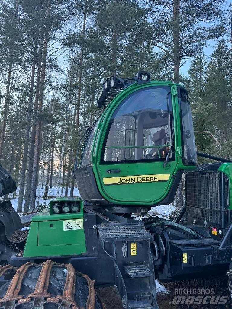 John Deere 1170 E Harvester