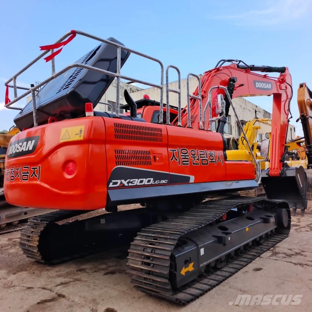 Doosan DX 300 LC Raupenbagger
