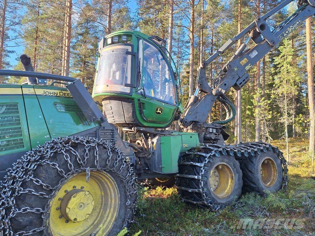 John Deere 1170G Harvester