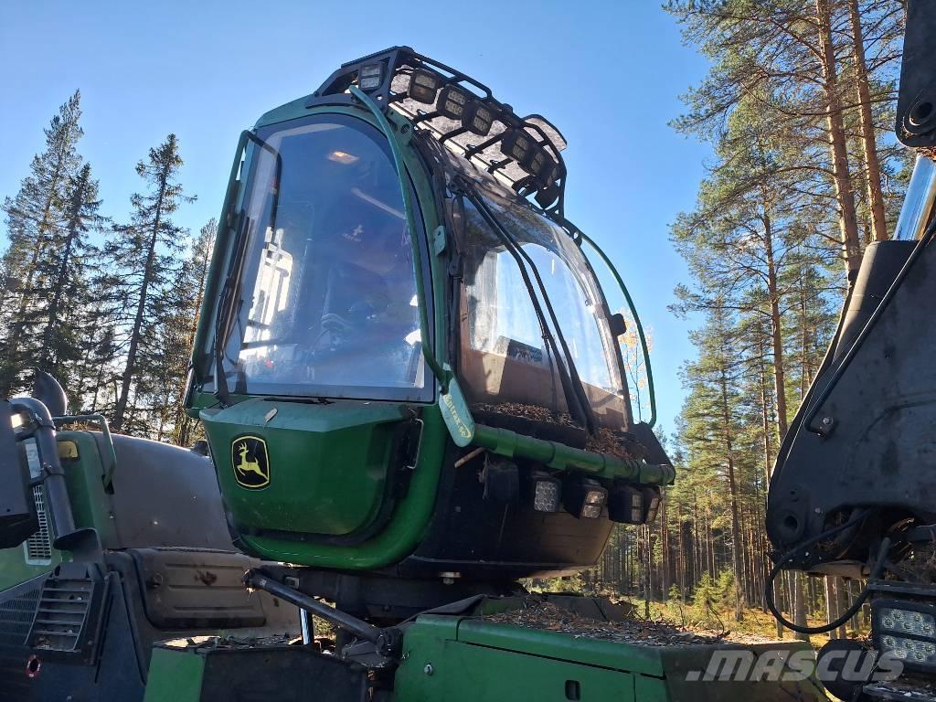 John Deere 1170G Harvester
