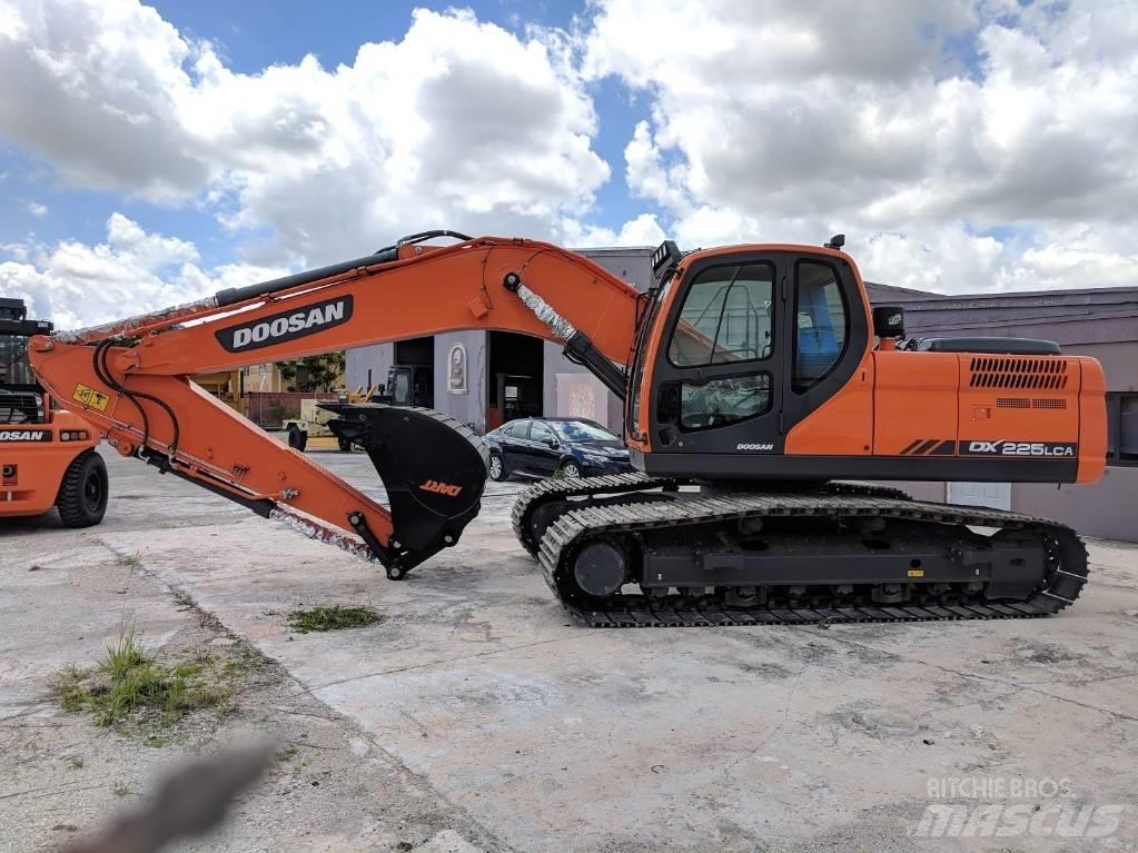 Doosan DX 225 LCA Raupenbagger