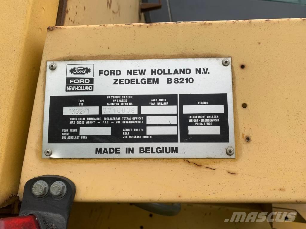 New Holland TX 32 Mähdrescher
