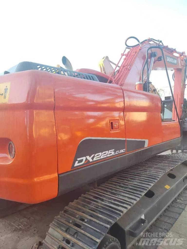 Doosan DX 225 Raupenbagger