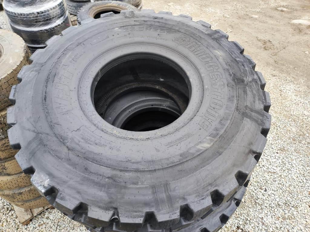  23.5 R25 tires Reifen