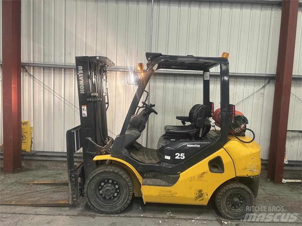 Komatsu FG25HT-17 Gasstapler