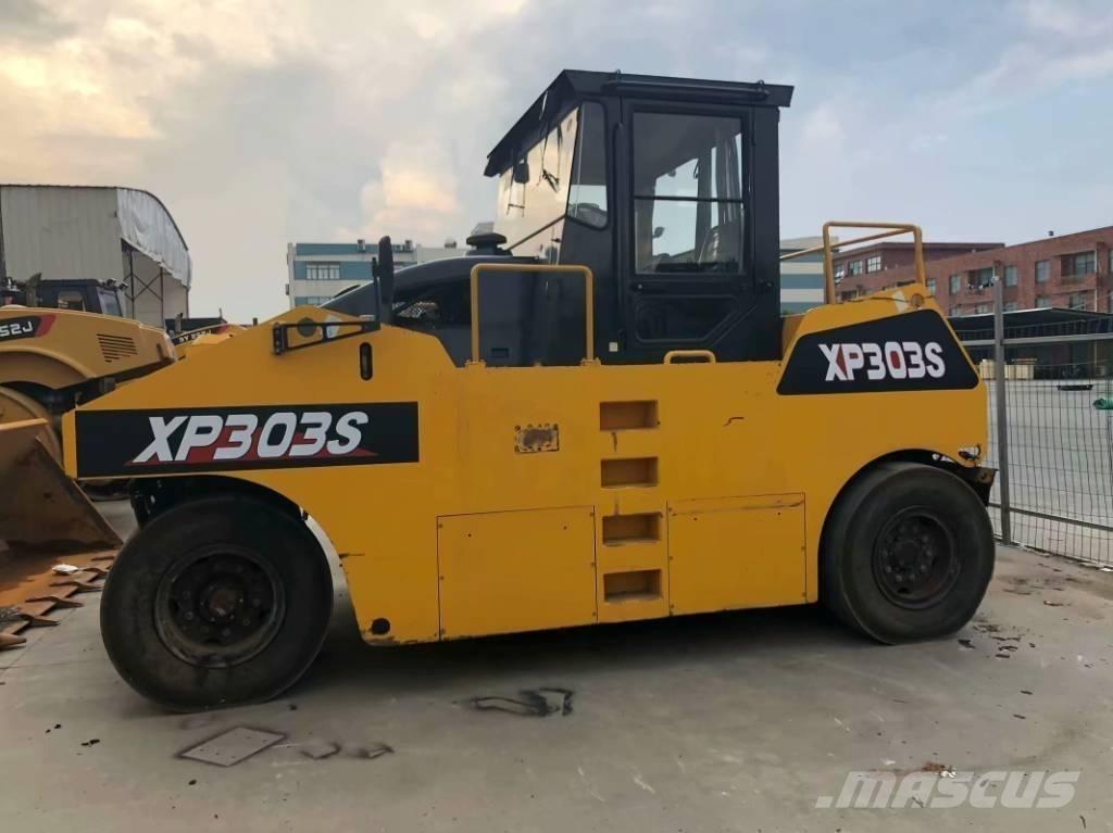 XCMG XP 303 Gummiradwalzen