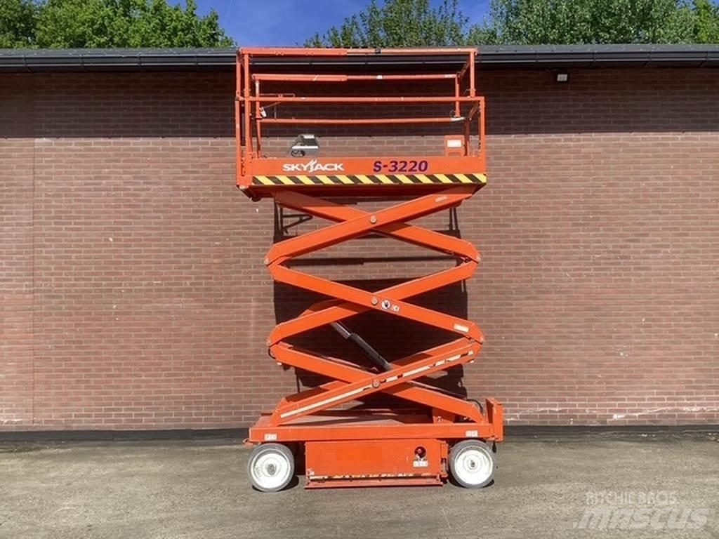 SkyJack SJIII3220 Scheren-Arbeitsbühnen